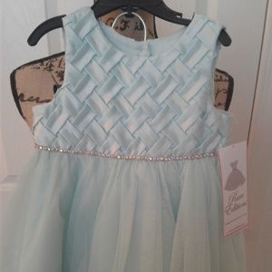 Little girl's formal dress